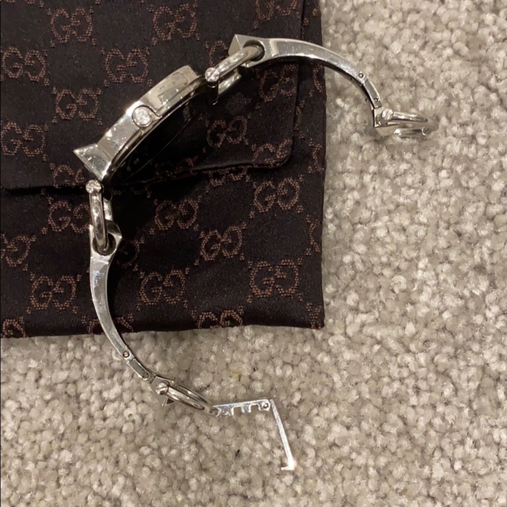 Gucci watch with dust pouch - Picture 11 of 12